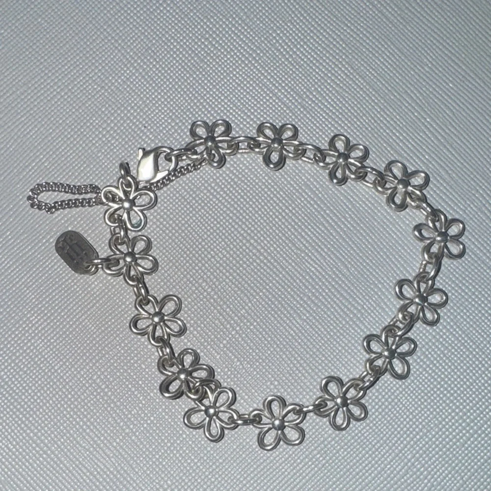 Sterling silver, James Avery daisy charm bracelet - Picture 2 of 2